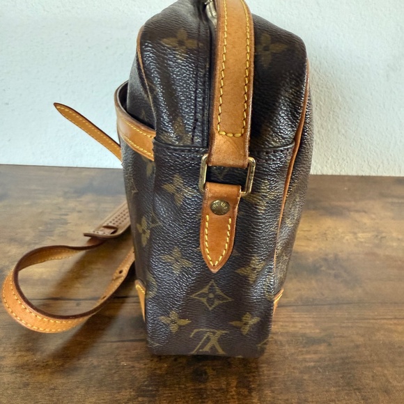 Louis Vuitton Crossbody Trocadero 30 - Picture 5 of 16